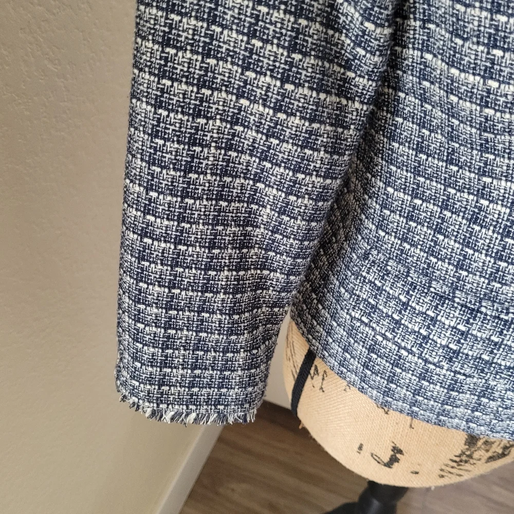 Blazer - Picture 4 of 12